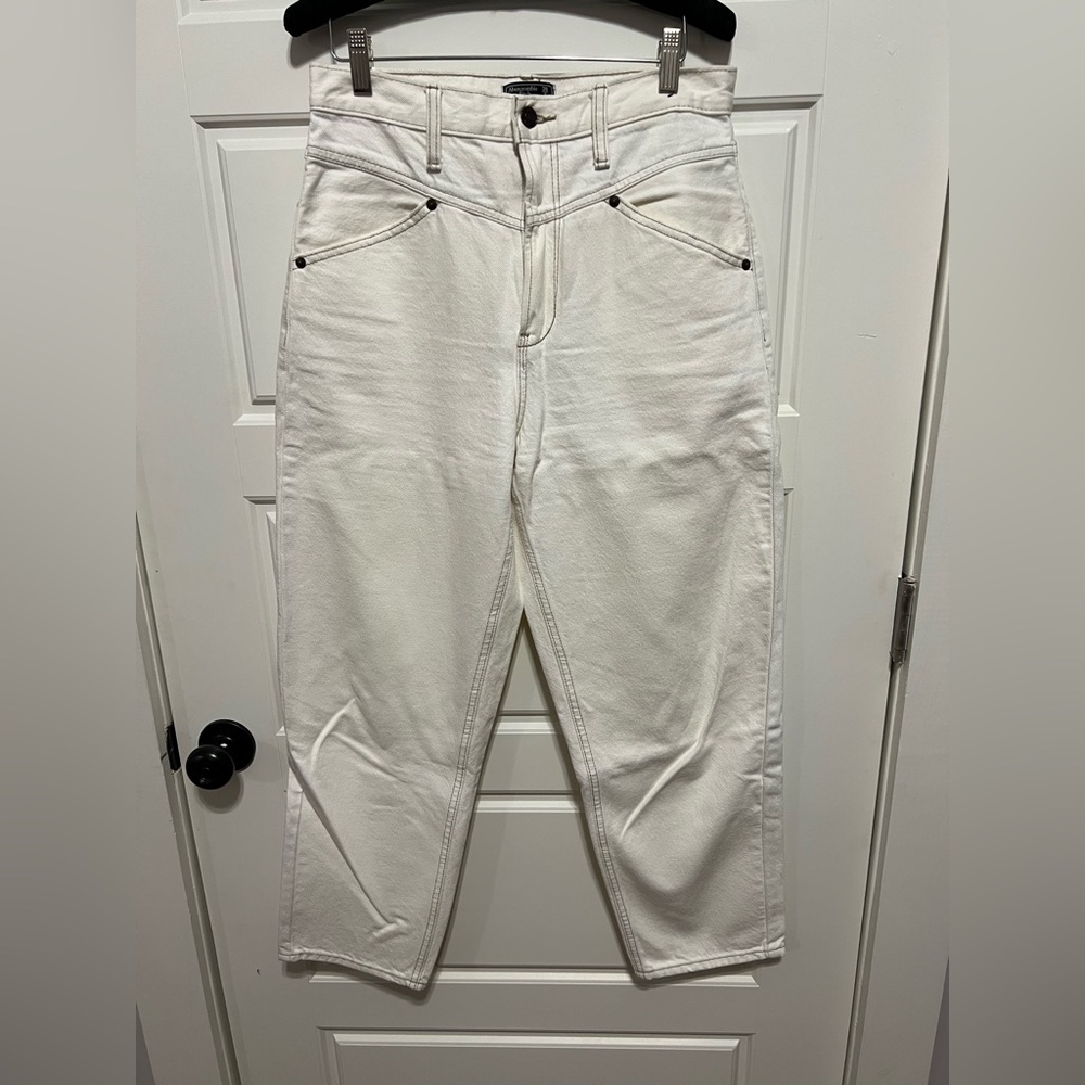 Abercrombie & Fitch High Rise Mom Straight Leg Ankle Jeans w front yolk